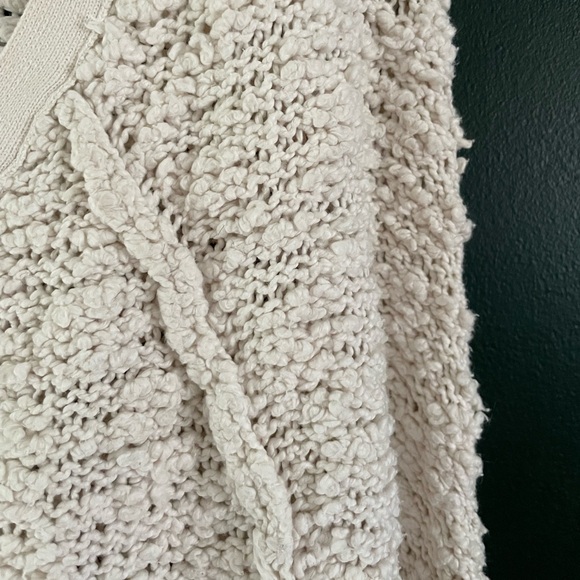 Free People V Neck Songbird Textural Boucle Sweater. Cream. Off White. Size S - Picture 7 of 8